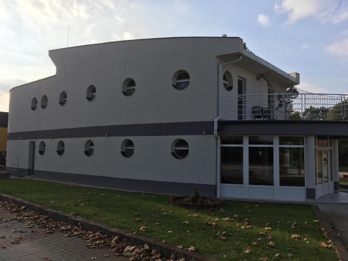 Nautilus Etterem Es Panzio Hotel Dabas Exterior foto